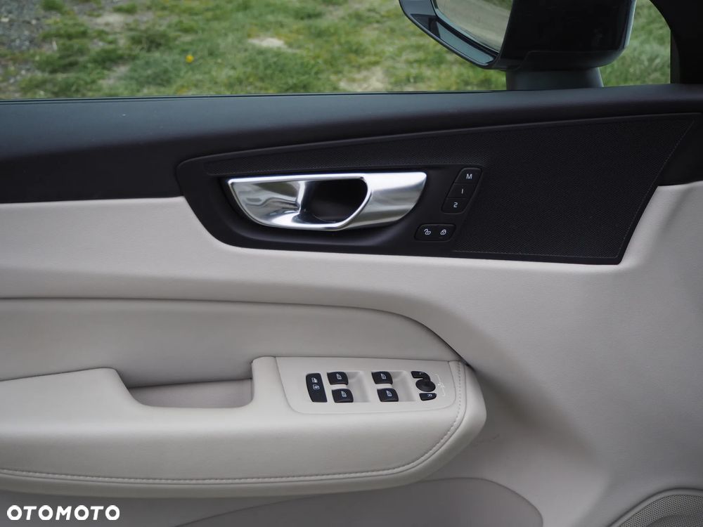 Volvo XC 60 B5 B AWD Plus Dark - 11