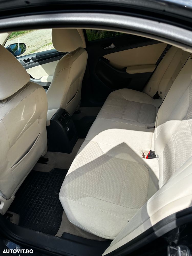 Volkswagen Jetta - 11