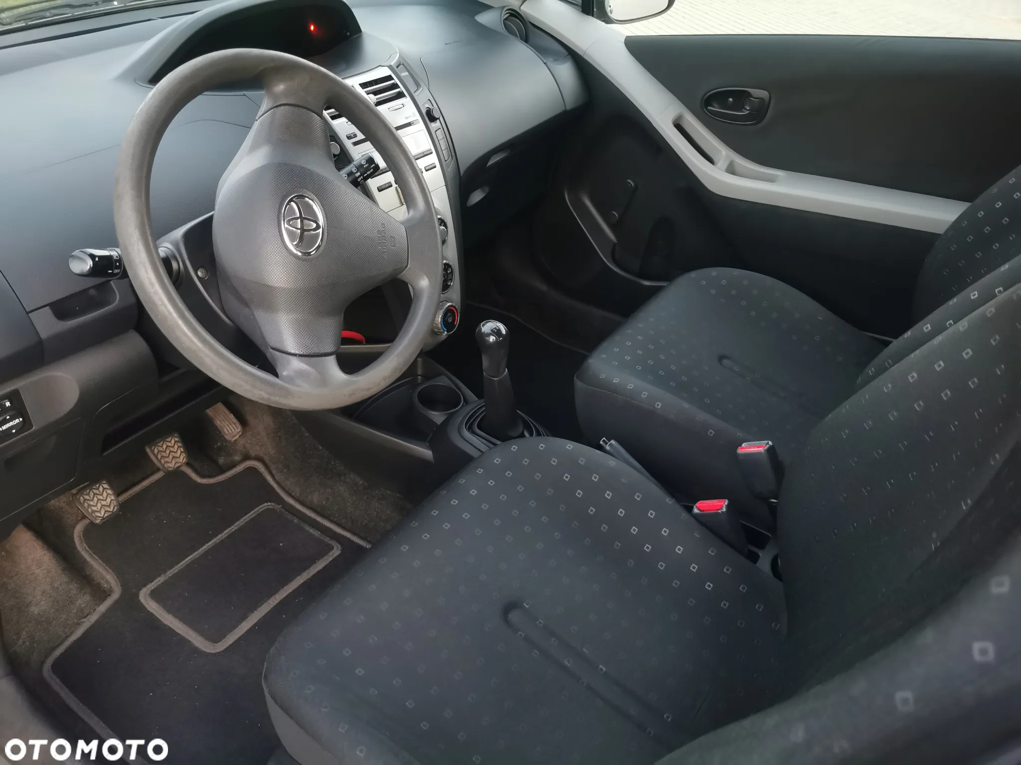 Toyota Yaris - 10
