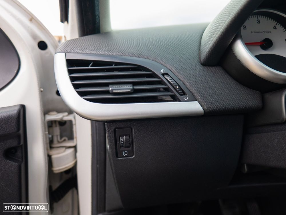 Peugeot 207 1.4 HDi Urban - 14