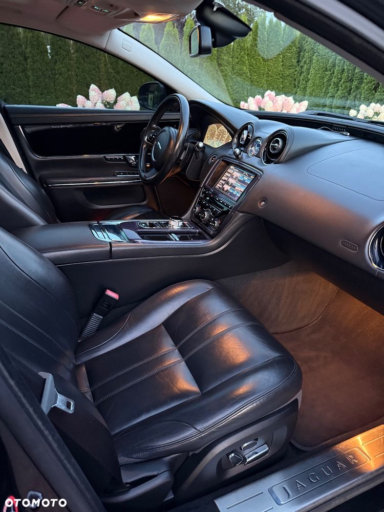Jaguar XJ 3.0 D V6 Portfolio - 36