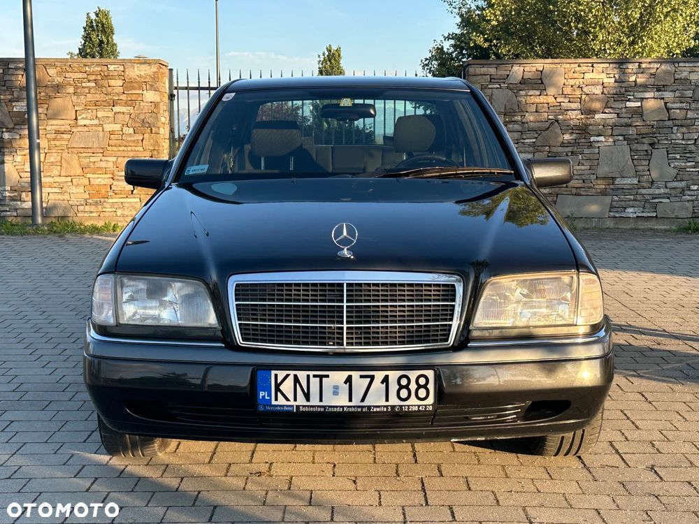 Mercedes-Benz Klasa C 180 Elegance - 12