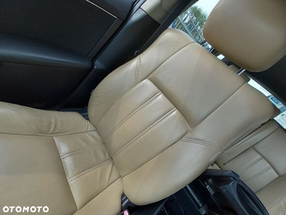 TOYOTA AVENSIS T27 FOTELE KANAPA KOMPLET SKÓRY JASNE UK - 6