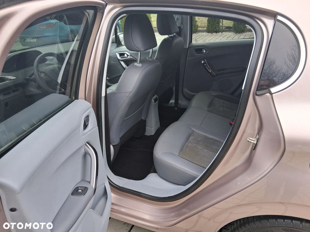 Peugeot 208 e-HDi 92 Stop&Start Style - 26