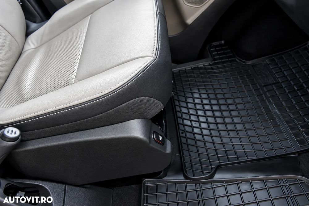 Ford Tourneo Custom - 13