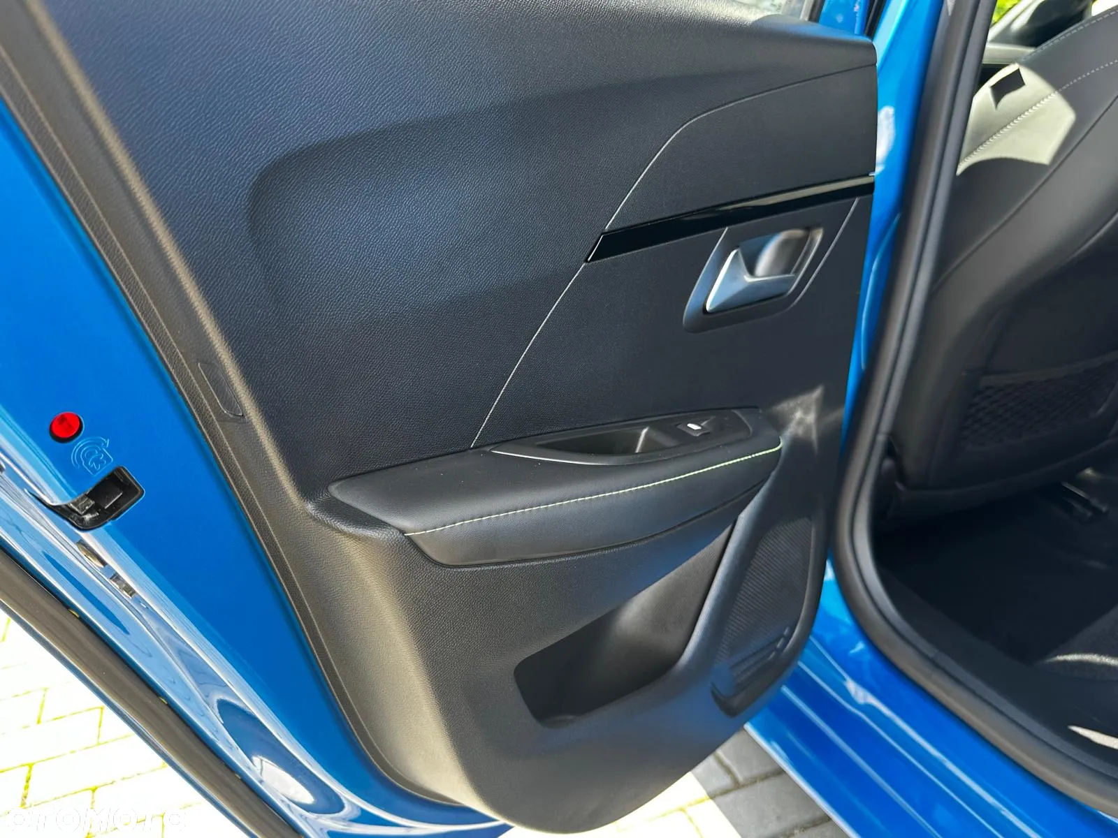 Peugeot 208 PureTech 100 EAT8 GT - 27
