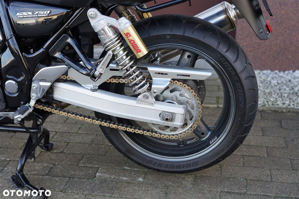 Suzuki GSX - 27