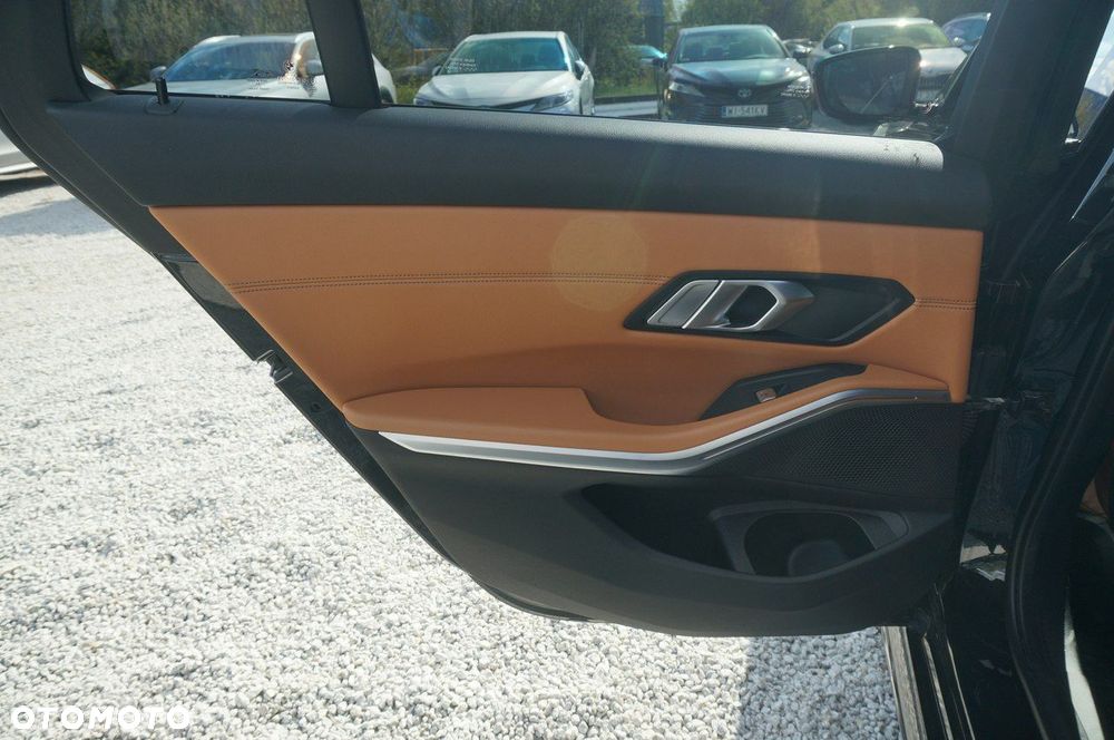 BMW Seria 3 - 23