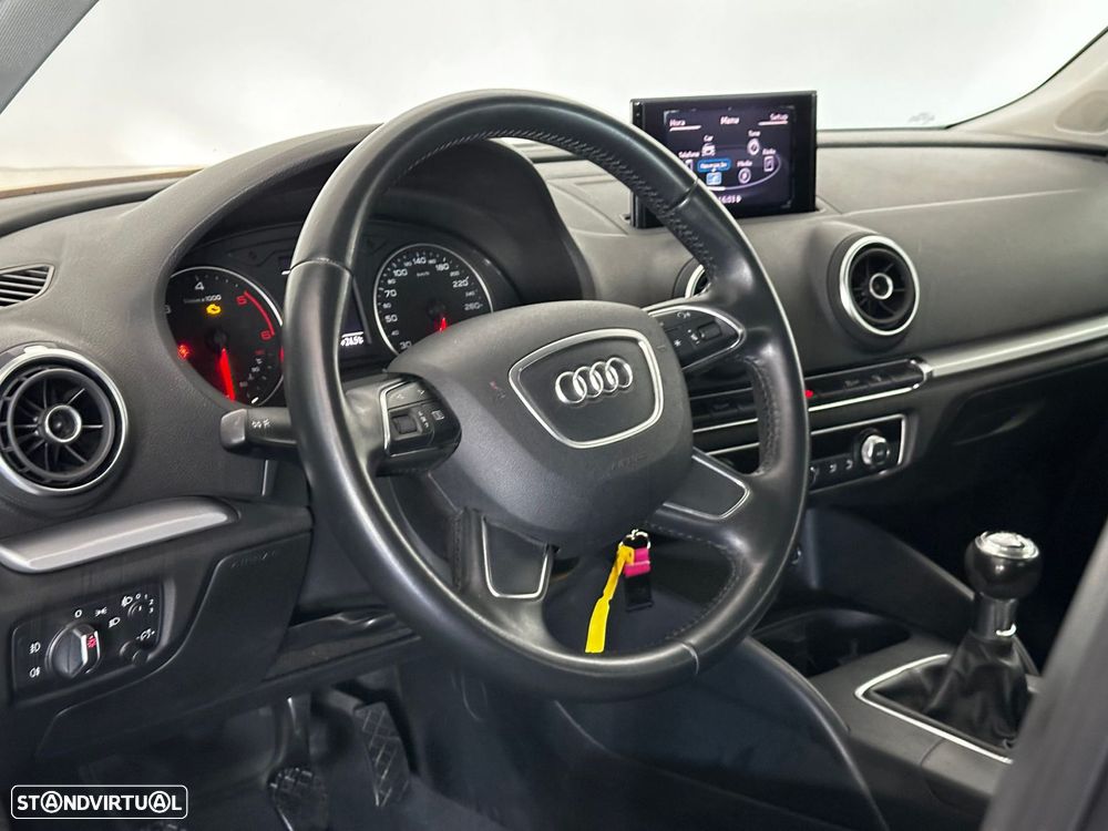 Audi A3 Sportback 1.6 TDI Advance Ultra - 14