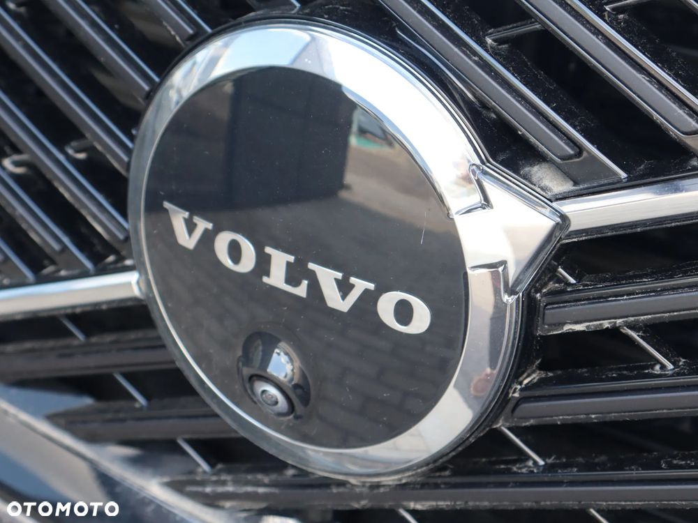 Volvo XC 60 B5 B AWD Plus Dark - 20
