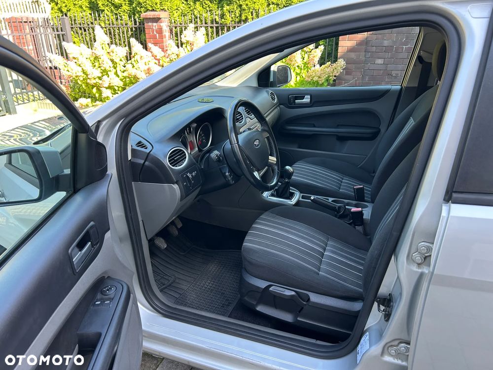 Ford Focus 1.6 Ghia - 5