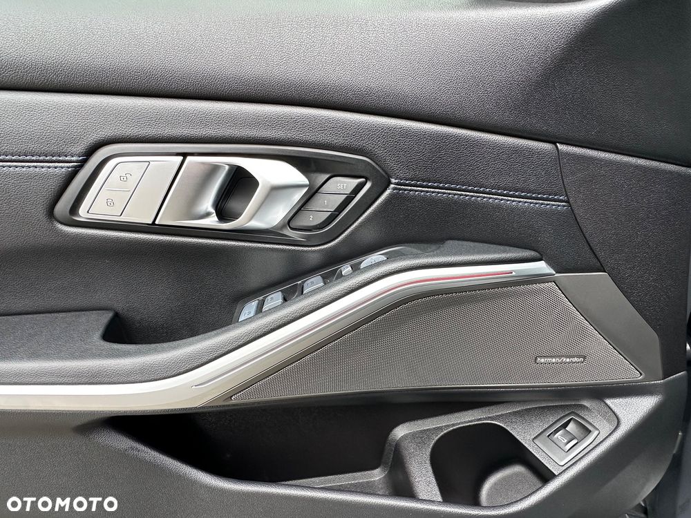 BMW Seria 3 320d xDrive M Sport - 32
