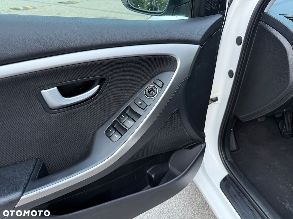 Hyundai i30 blue 1.6 GDI YES Gold - 24