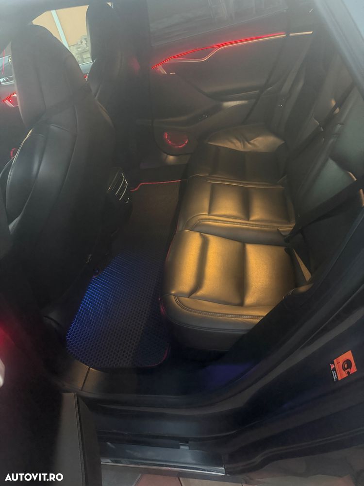 Tesla Model S - 9