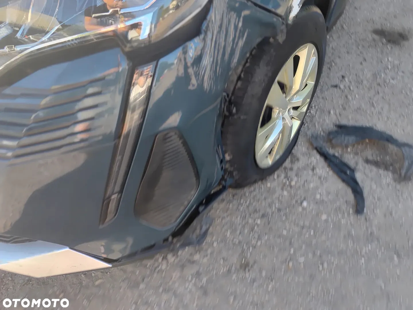 Peugeot 5008 1.2 PureTech Active S&S EAT8 - 24