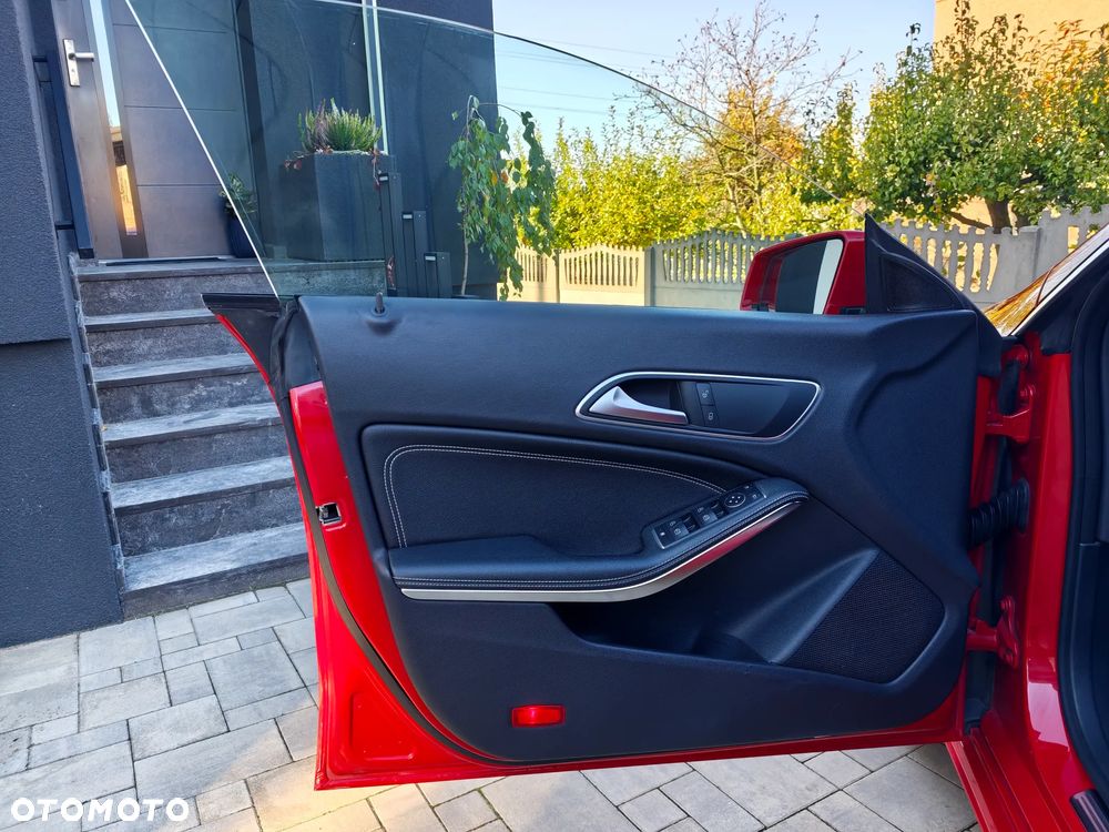 Mercedes-Benz CLA - 12