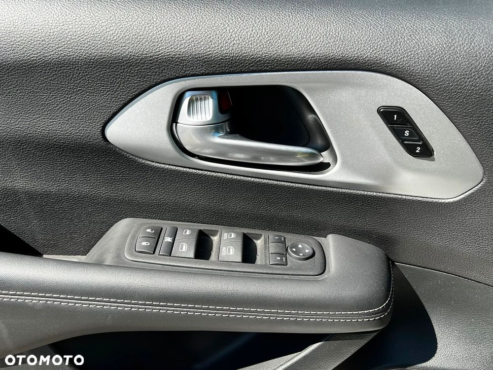 Chrysler Pacifica - 22