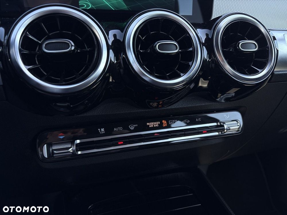 Mercedes-Benz GLB 200 7G-DCT - 24