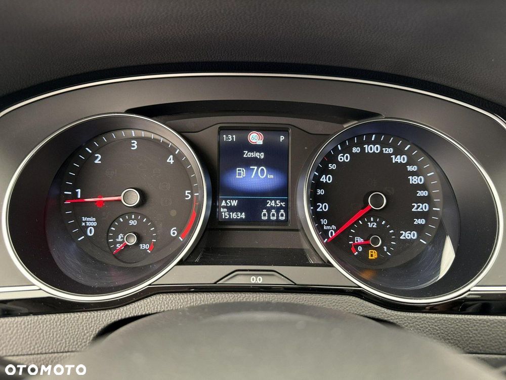 Volkswagen Passat - 16