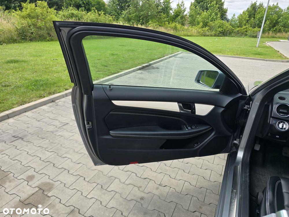Mercedes-Benz Klasa C 250 CGI BlueEff - 16
