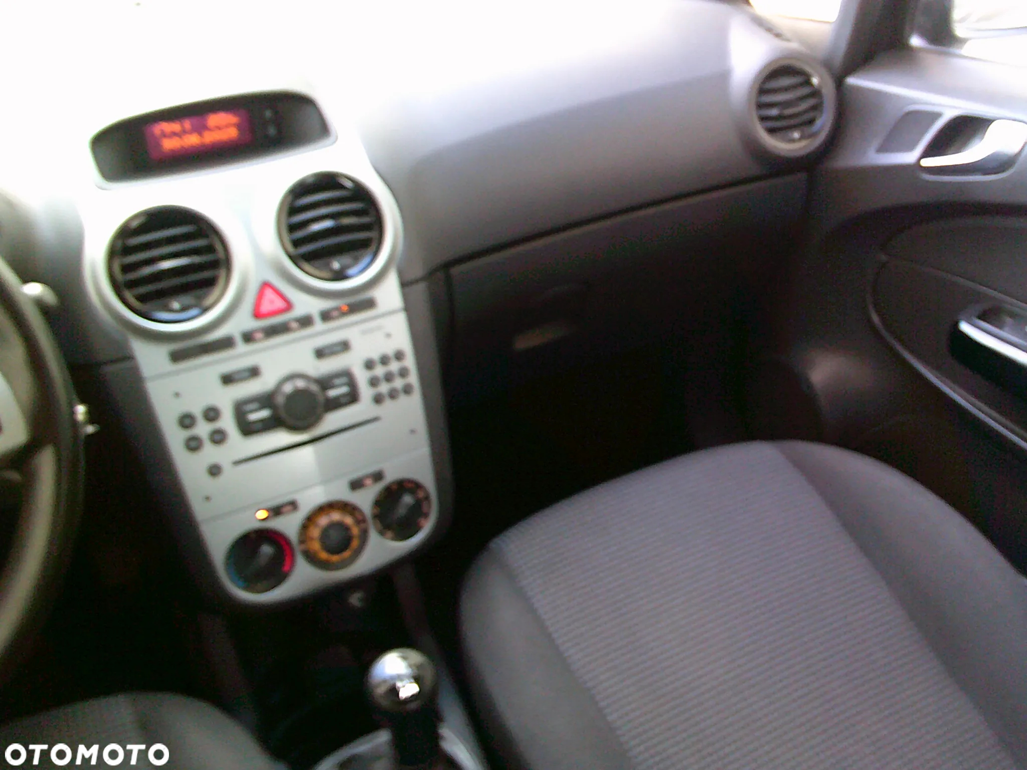 Opel Corsa 1.2 16V Edition / Active - 21