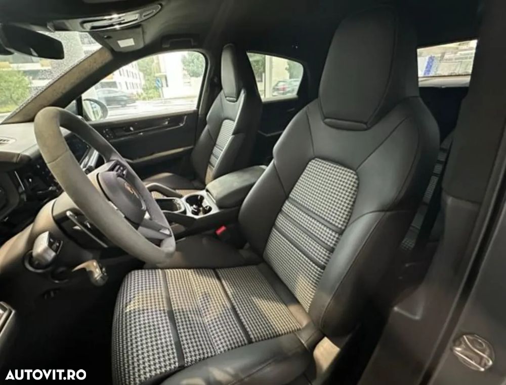 Porsche Cayenne Coupe GTS - 8
