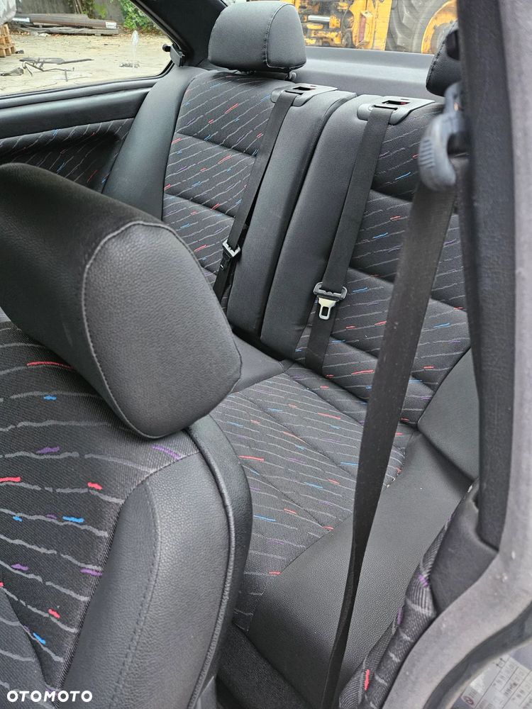BMW Seria 3 316i - 12