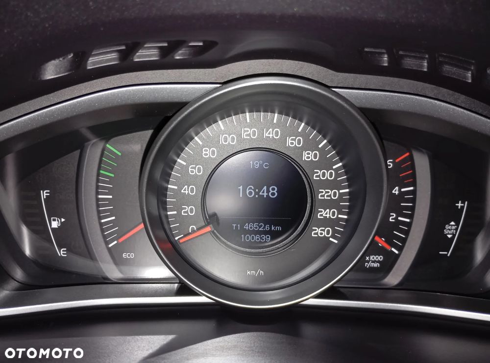 Volvo V40 D2 Drive-E Momentum - 19