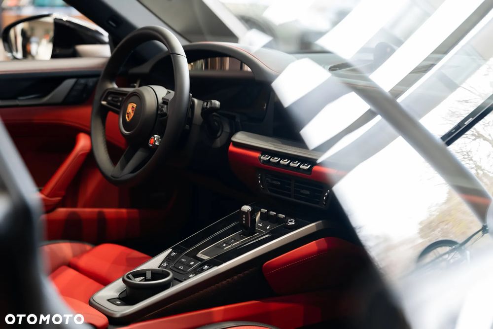 Porsche 911 Carrera - 16