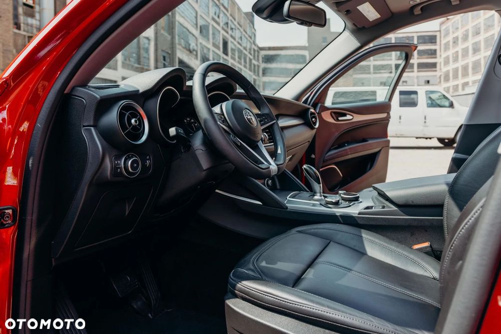 Alfa Romeo Stelvio 2.0 Turbo 16V AT8-Q4 Ti - 12