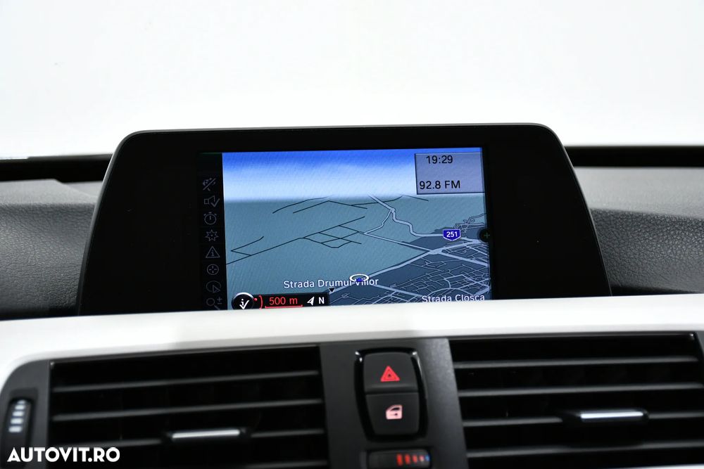 BMW Seria 3 318d Aut. - 16