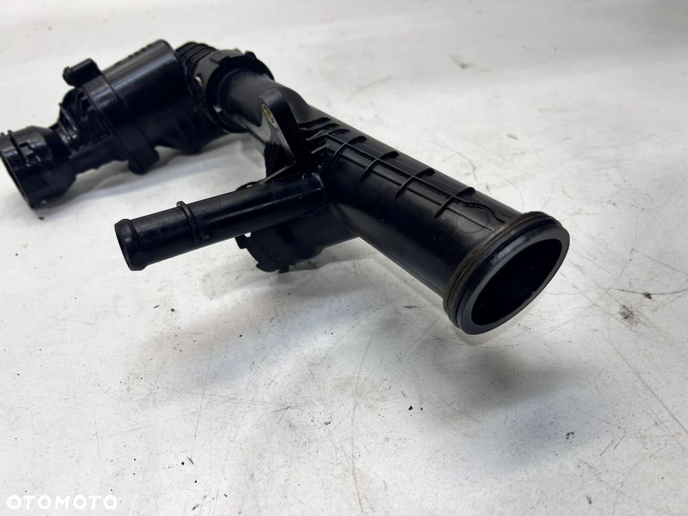 OBUDOWA TERMOSTATU AUDI A4 B9 A5 2.0 TDI 04L121111H - 3