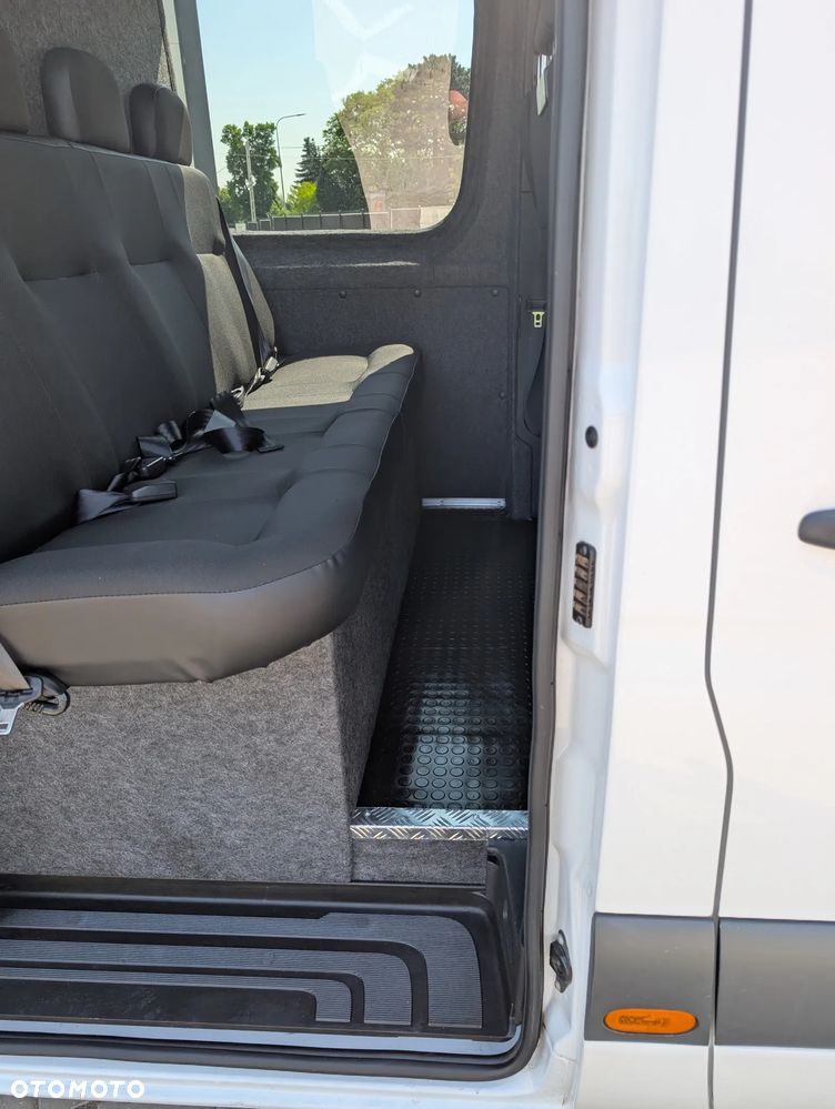 Mercedes-Benz Sprinter - 38
