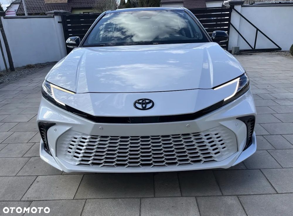 Toyota Camry 2.5 Hybrid Dynamic Force Executive e-CVT - 2
