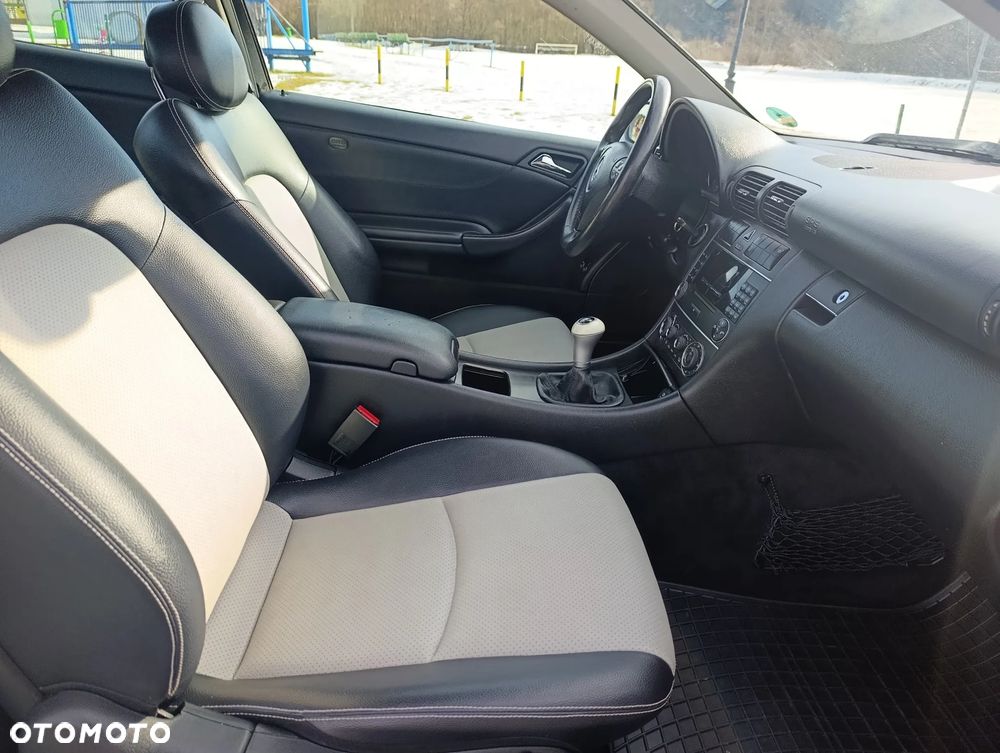 Mercedes-Benz Klasa C 200 Kompressor Sportcoupe - 16