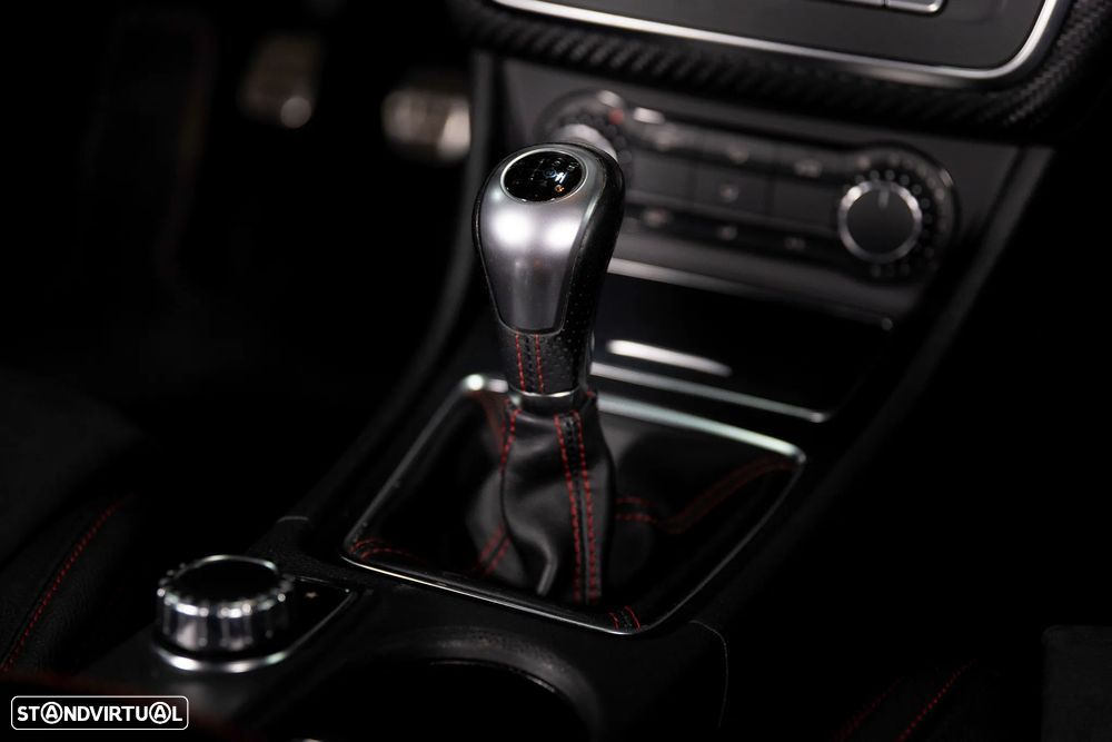 Mercedes-Benz A 180 AMG Line - 19