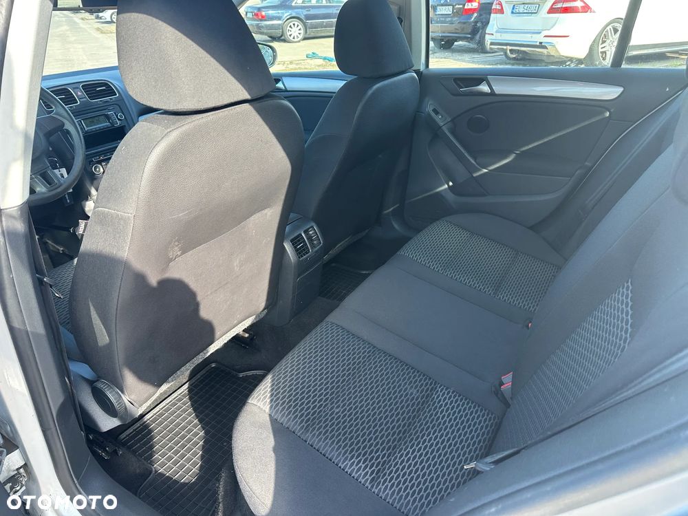 Volkswagen Golf - 6