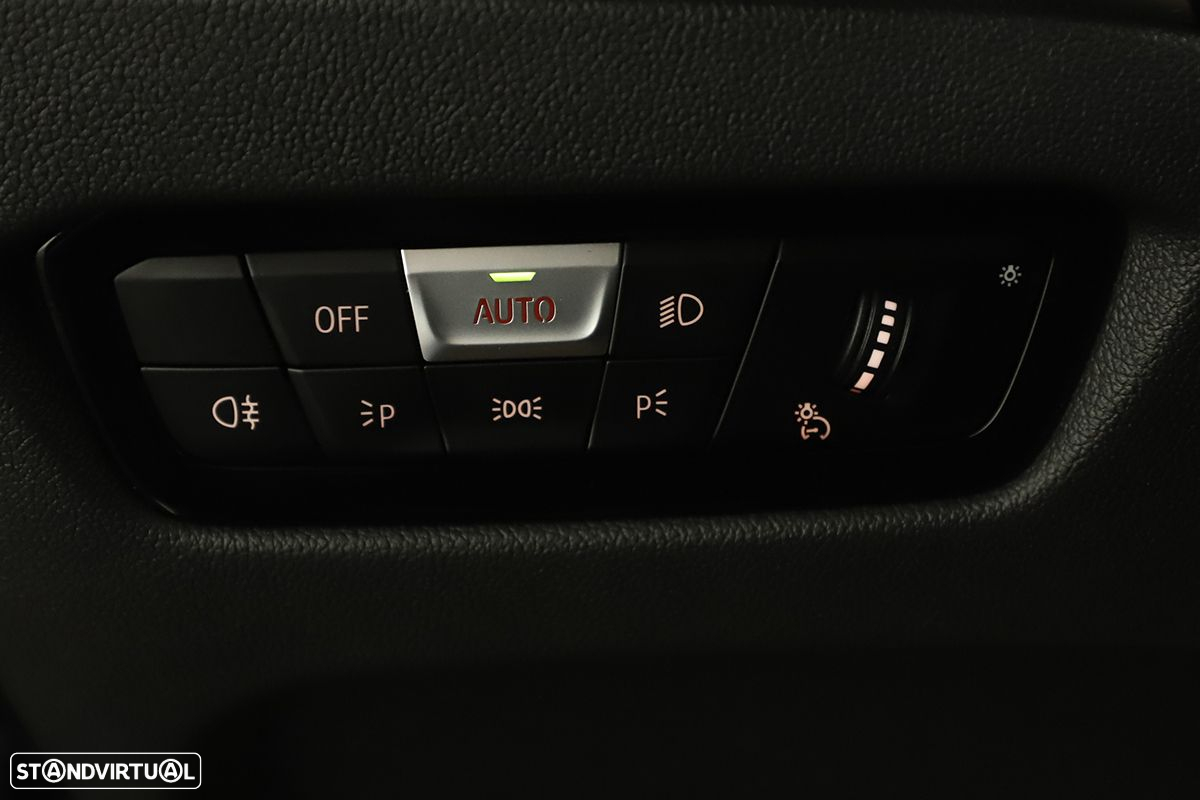 BMW 320 d Touring Pack Desportivo M Auto - 19