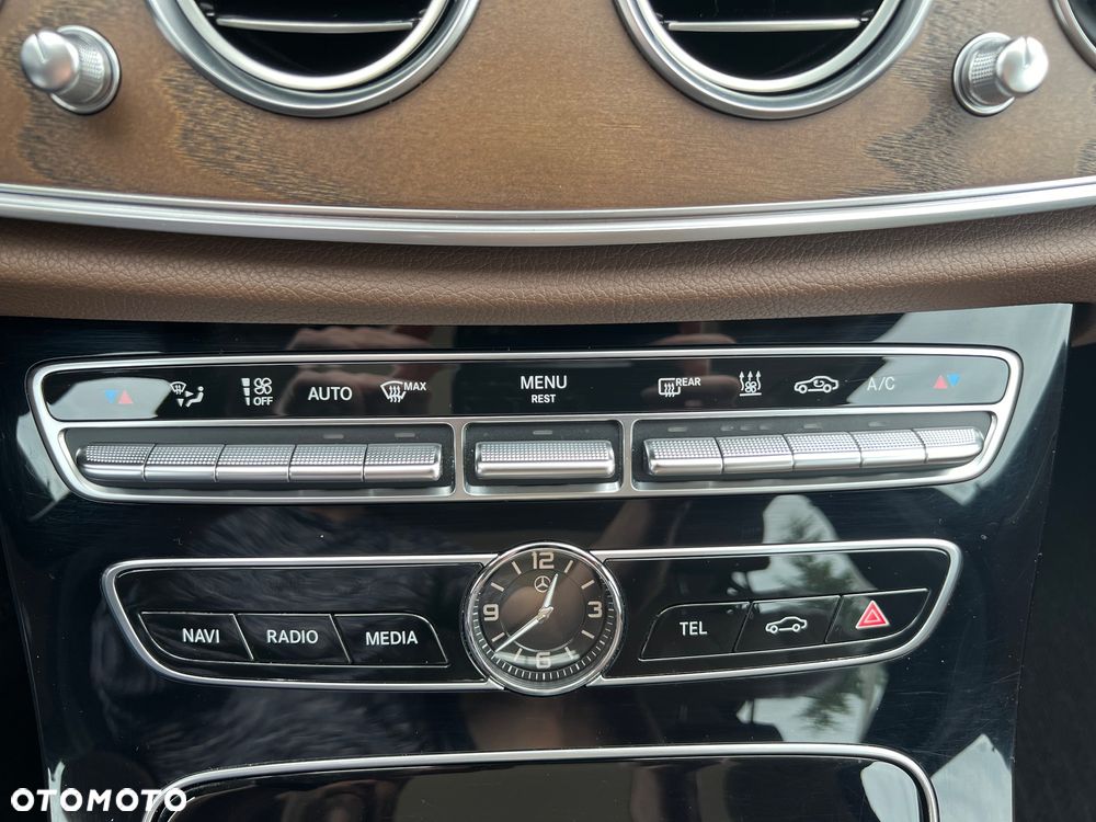 Mercedes-Benz Klasa E 220 d T 9G-TRONIC Exclusive - 11