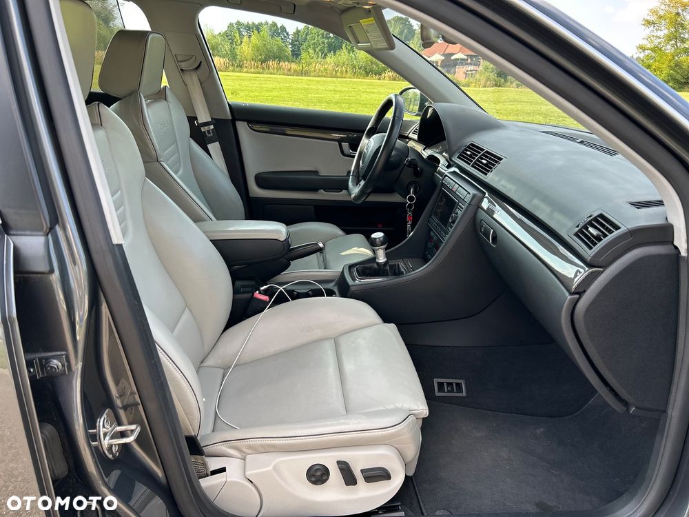 Audi RS4 Limousine - 15