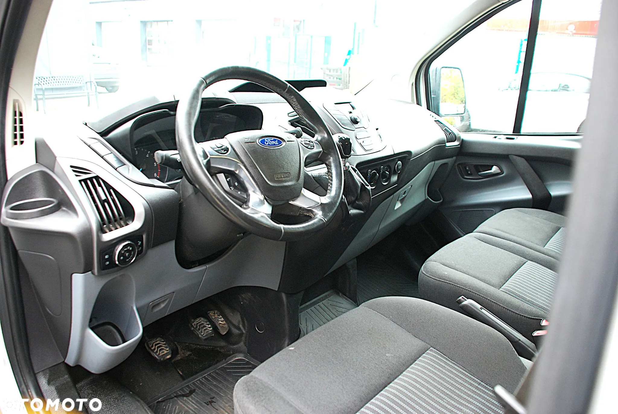 Ford TRANSIT CUSTOM - 9
