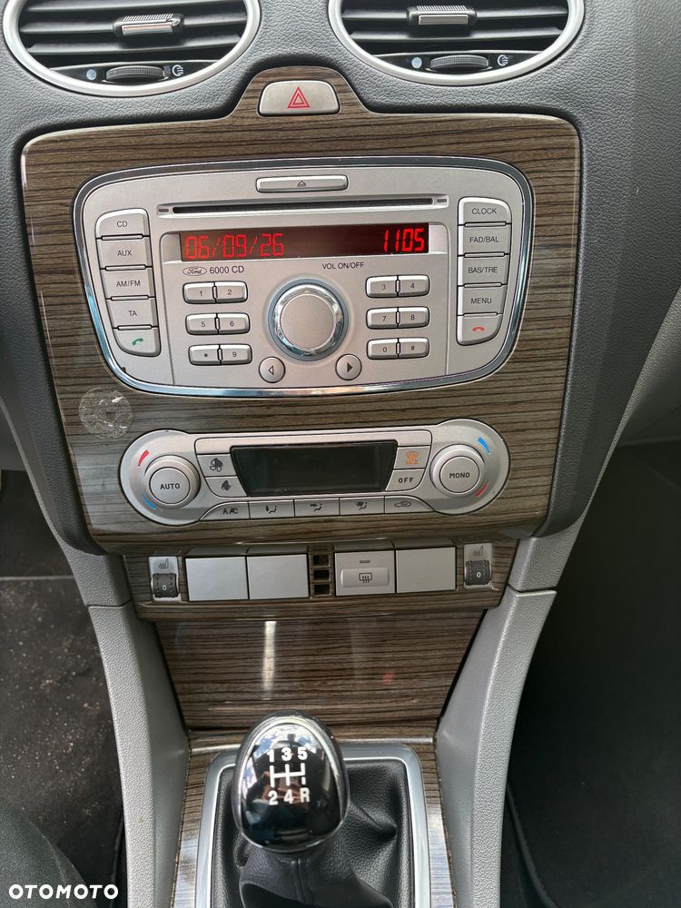 Ford Focus 1.8 Ghia - 14