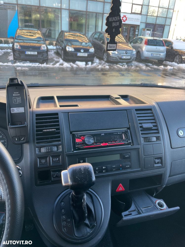 Volkswagen Caravelle - 10