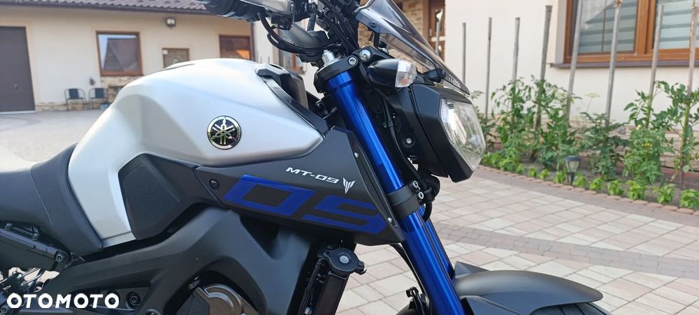 Yamaha MT - 27