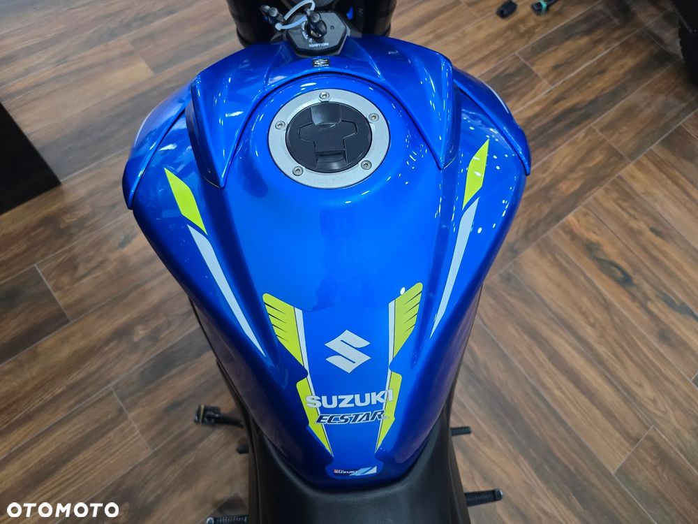 Suzuki GSX - 18