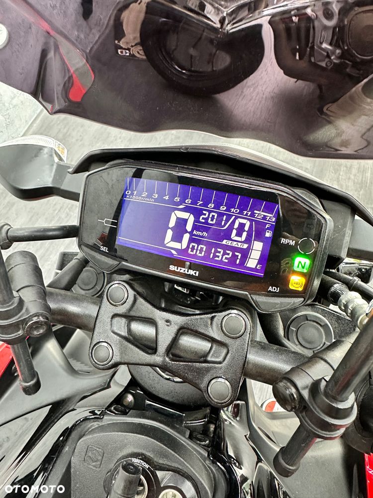 Suzuki GSX - 17
