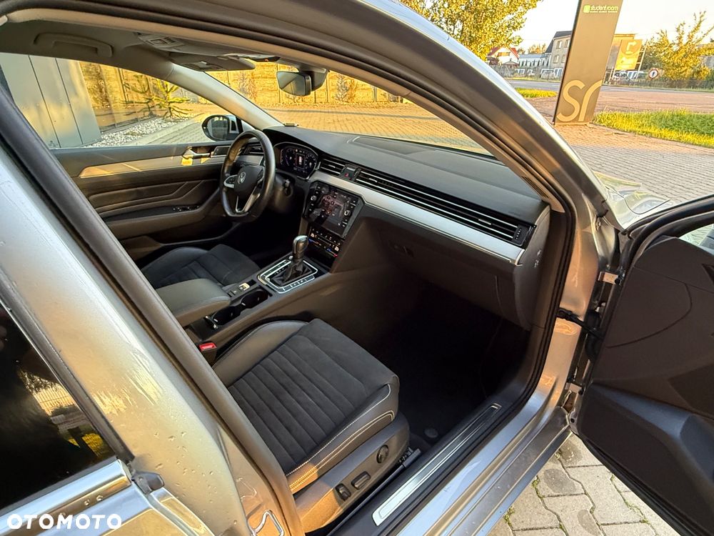 Volkswagen Passat 2.0 TDI EVO Elegance DSG - 23
