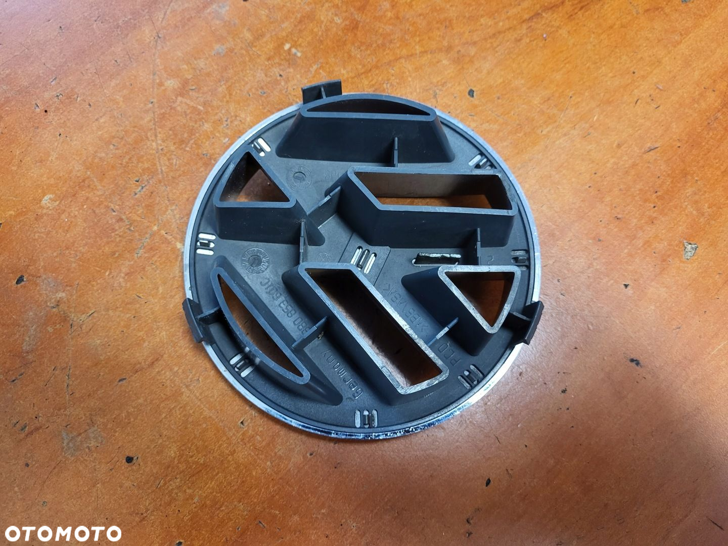 ZNACZEK EMBLEMAT PRZÓD GRILL VW PASSAT B5 LIFT 3B0853601C - 4