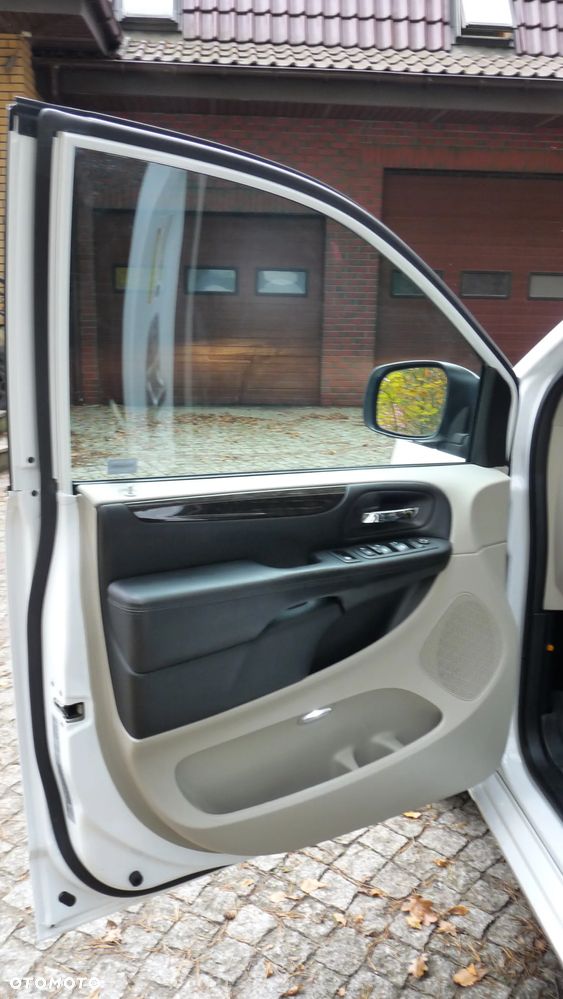 Dodge Grand Caravan - 13