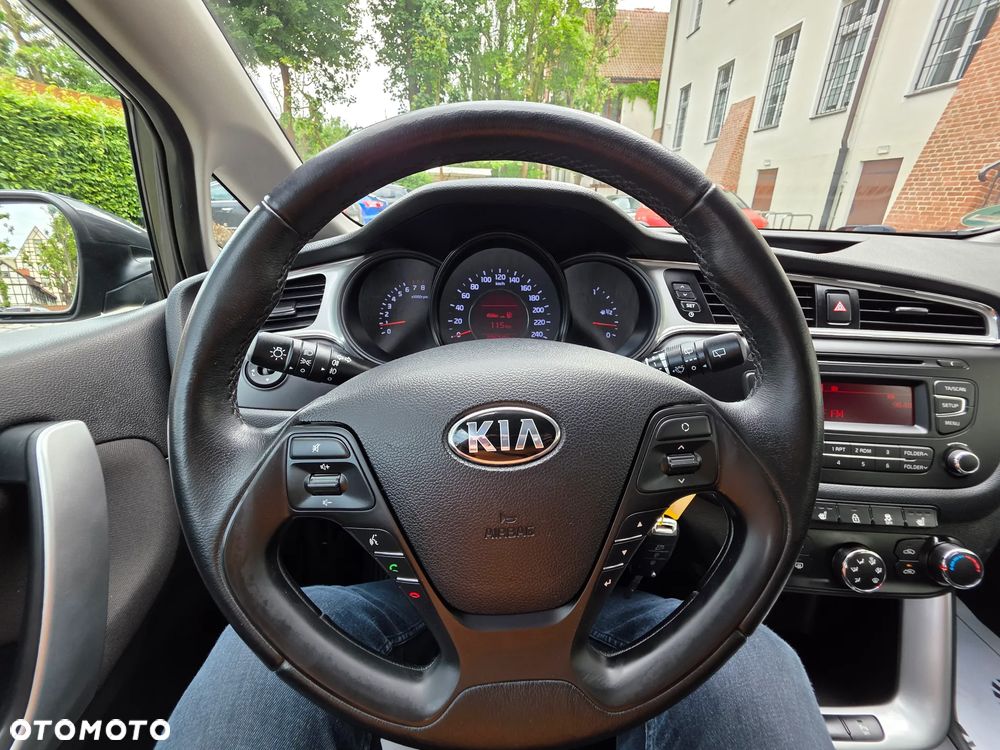 Kia Ceed 1.4 CVVT Dream Team Edition - 25